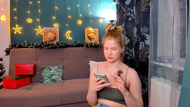 Xloe Queen online show from December 24, 2024, 2:22 pm