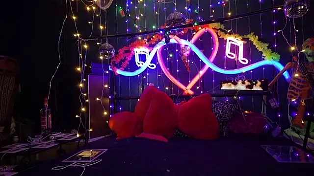 Snapshot of anonymouszN chatting on February 12, 2026, 9:43 pm anonymouszN online show from February 12, 2026, 9:43 pm