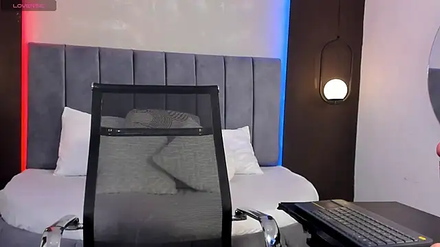 Snapshot of bella_gibson chatting on February 16, 2025, 11:38 am bella gibson online show from February 16, 2025, 11:38 am