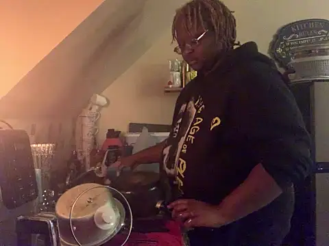 BigKittyRaven online show from December 31, 2024, 4:46 pm