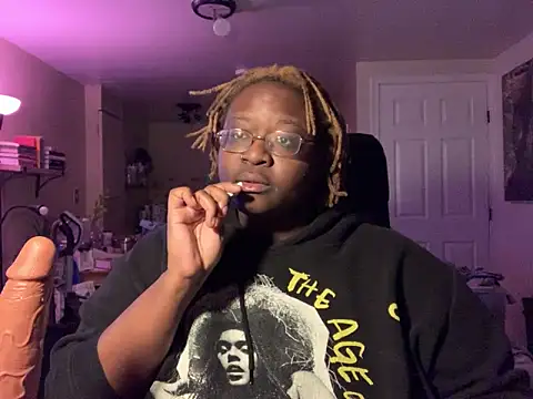 BigKittyRaven online show from February 3, 2025, 4:35 am