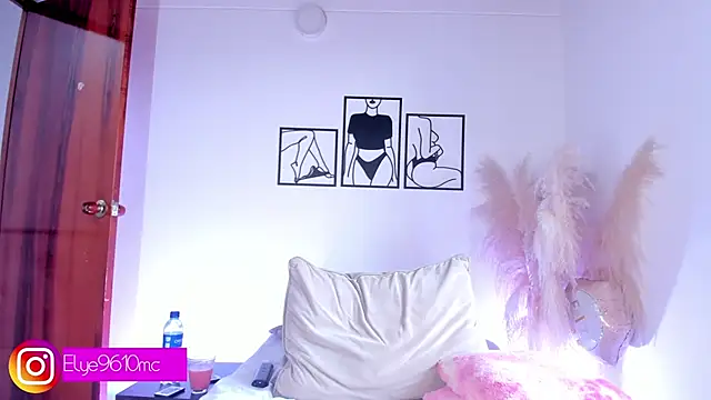 ellie mcdonald online show from March 24, 2026, 8:58 pm