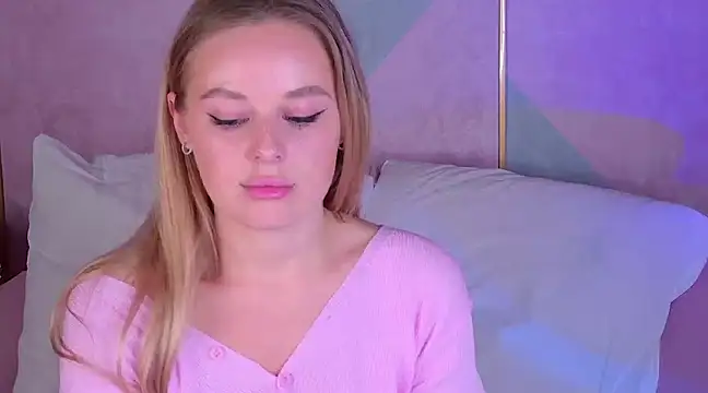 BeatriceEsmont online show from March 4, 2025, 4:06 am