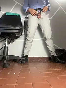 Snapshot of Dannydick chatting on December 13, 2024, 3:38 am Dannydick online show from December 13, 2024, 3:38 am