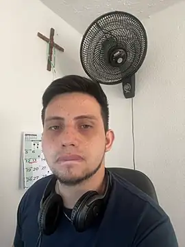 Snapshot of Dannydick chatting on January 15, 2025, 1:20 pm Dannydick online show from January 15, 2025, 1:20 pm