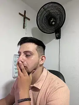 Snapshot of Dannydick chatting on January 17, 2025, 3:12 am Dannydick online show from January 17, 2025, 3:12 am