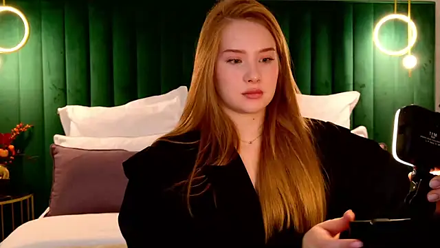 MichelleReid online show from November 12, 2025, 2:45 am