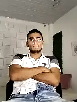 Snapshot of alessandro_2005 chatting on December 6, 2024, 2:24 am alessandro 2005 online show from December 6, 2024, 2:24 am