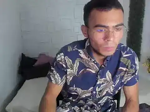 Snapshot of alessandro_2005 chatting on December 7, 2024, 9:44 pm alessandro 2005 online show from December 7, 2024, 9:44 pm