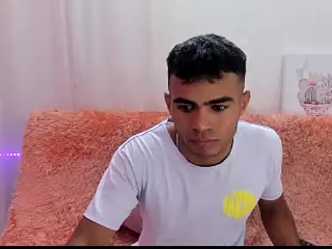 Snapshot of alessandro_2005 chatting on February 3, 2025, 12:25 am alessandro 2005 online show from February 3, 2025, 12:25 am