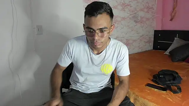 Snapshot of alessandro_2005 chatting on February 3, 2025, 7:10 pm alessandro 2005 online show from February 3, 2025, 7:10 pm