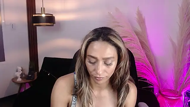 salome drasin online show from September 12, 2025, 6:24 am