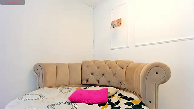 Snapshot of briannaduque chatting on February 14, 2025, 12:03 pm briannaduque online show from February 14, 2025, 12:03 pm