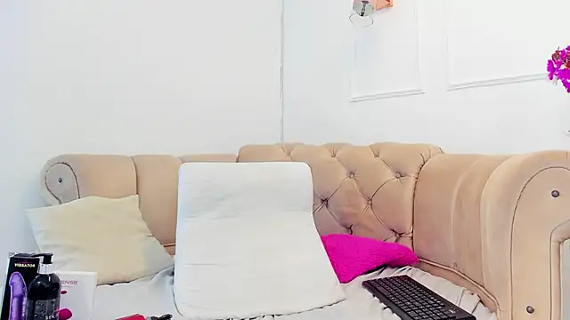 Snapshot of briannaduque chatting on February 16, 2025, 3:38 pm briannaduque online show from February 16, 2025, 3:38 pm