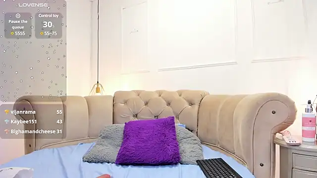 Snapshot of briannaduque chatting on February 28, 2025, 3:37 pm briannaduque online show from February 28, 2025, 3:37 pm