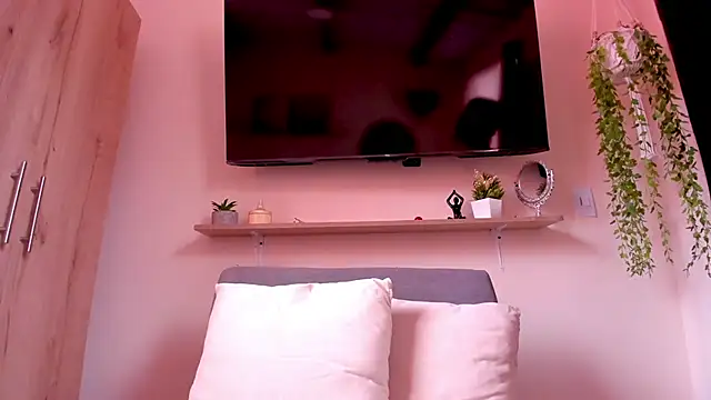 sofiaVelez01 online show from May 16, 2026, 4:17 pm