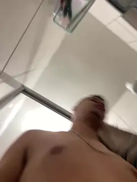 Snapshot of alexxng chatting on January 16, 2025, 1:27 am alexxng online show from January 16, 2025, 1:27 am