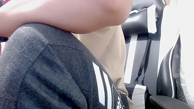 Snapshot of danilo302209 chatting on January 27, 2025, 12:05 pm danilo302209 online show from January 27, 2025, 12:05 pm