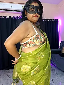 hottbabycam online show from July 27, 2026, 2:57 pm