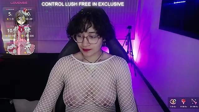 Lili Gomez  online show from November 28, 2025, 1:47 pm