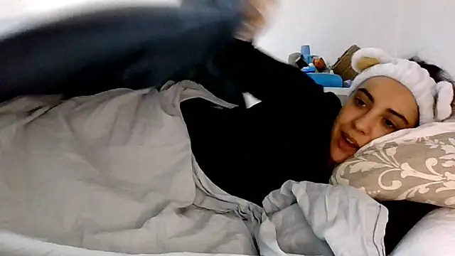 Ursumi1 online show from November 3, 2025, 2:51 pm