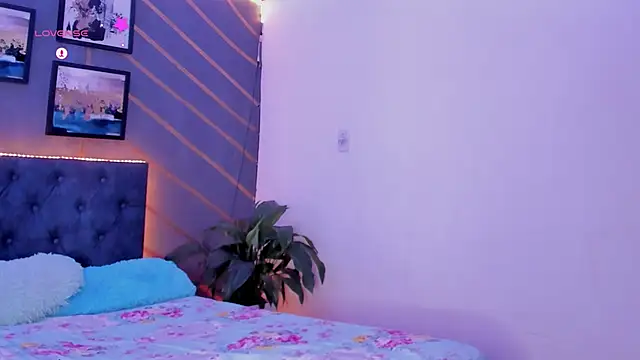 Snapshot of elafranco_ chatting on December 15, 2024, 6:48 pm elafranco online show from December 15, 2024, 6:48 pm