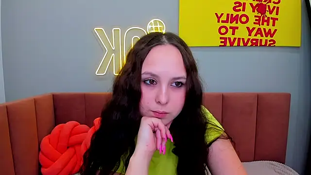 Snapshot of BeatriceReeves chatting on June 6, 2026, 1:11 am BeatriceReeves online show from June 6, 2026, 1:11 am