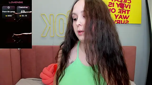 Snapshot of BeatriceReeves chatting on June 12, 2026, 1:04 am BeatriceReeves online show from June 12, 2026, 1:04 am