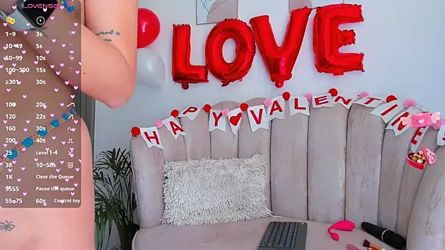 Tamaraa Serra online show from February 15, 2025, 6:23 pm