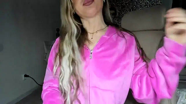 jennifer838 online show from April 27, 2026, 11:19 am