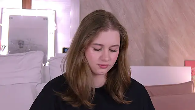 Snapshot of EllieHayes chatting on October 17, 2025, 5:26 pm EllieHayes online show from October 17, 2025, 5:26 pm