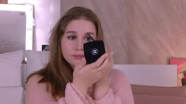 Snapshot of EllieHayes chatting on November 3, 2025, 5:03 pm EllieHayes online show from November 3, 2025, 5:03 pm