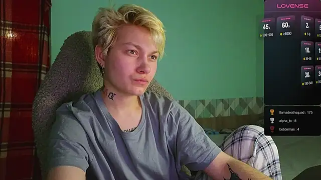 Snapshot of esajukyy chatting on December 18, 2024, 3:44 pm esajukyy online show from December 18, 2024, 3:44 pm