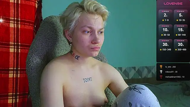 Snapshot of esajukyy chatting on January 12, 2025, 6:59 pm esajukyy online show from January 12, 2025, 6:59 pm