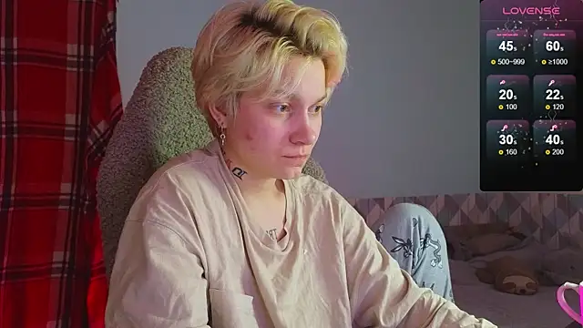 Snapshot of esajukyy chatting on February 5, 2025, 2:26 pm esajukyy online show from February 5, 2025, 2:26 pm