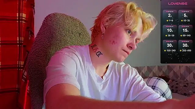 Snapshot of esajukyy chatting on March 1, 2025, 3:27 pm esajukyy online show from March 1, 2025, 3:27 pm