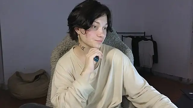 esajukyy online show from July 28, 2026, 4:39 pm