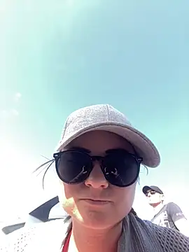 Snapshot of Samira-Summer chatting on March 16, 2025, 9:16 am Samira-Summer online show from March 16, 2025, 9:16 am