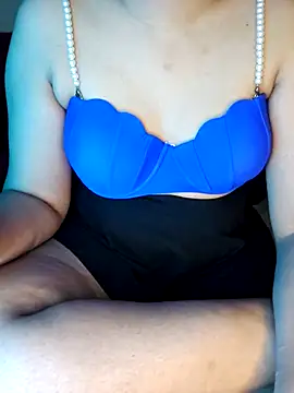 Olivia3 online show from November 3, 2025, 8:43 pm