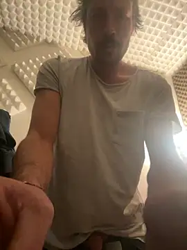 Snapshot of zenzero87 chatting on November 5, 2025, 12:43 am zenzero87 online show from November 5, 2025, 12:43 am