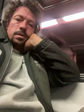 Snapshot of zenzero87 chatting on December 19, 2025, 5:20 pm zenzero87 online show from December 19, 2025, 5:20 pm