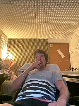 Snapshot of zenzero87 chatting on December 22, 2025, 2:58 pm zenzero87 online show from December 22, 2025, 2:58 pm