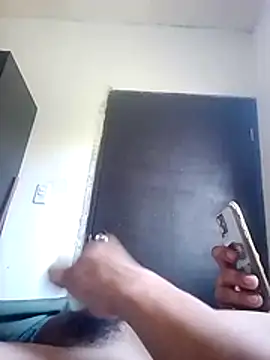 Snapshot of Deste223 chatting on November 9, 2025, 3:10 pm Deste223 online show from November 9, 2025, 3:10 pm