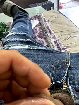 Snapshot of Deste223 chatting on December 20, 2025, 4:14 pm Deste223 online show from December 20, 2025, 4:14 pm