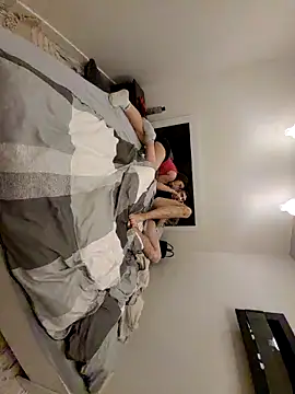 Llorey04 online show from February 28, 2025, 11:45 pm