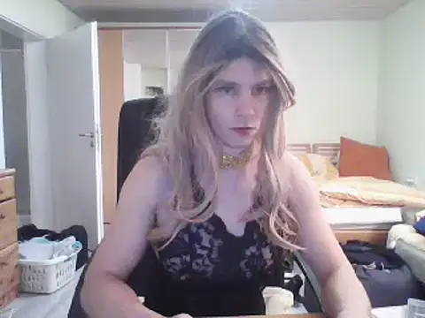 Snapshot of Kinky-Kristina chatting on February 7, 2025, 7:59 pm Kinky-Kristina online show from February 7, 2025, 7:59 pm