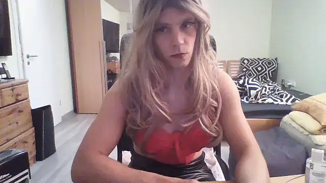 Snapshot of Kinky-Kristina chatting on September 16, 2025, 7:37 pm Kinky-Kristina online show from September 16, 2025, 7:37 pm