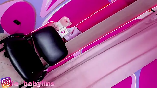 Snapshot of babylinsie chatting on January 25, 2025, 4:34 am babylinsie online show from January 25, 2025, 4:34 am