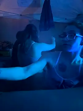 Stonermama666420 online show from December 15, 2025, 4:39 am