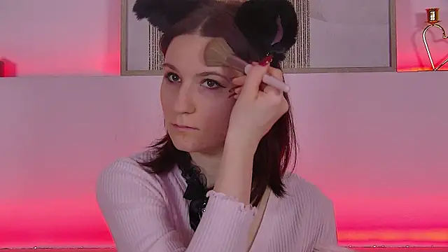 VictoriaArdern online show from February 1, 2025, 12:58 pm